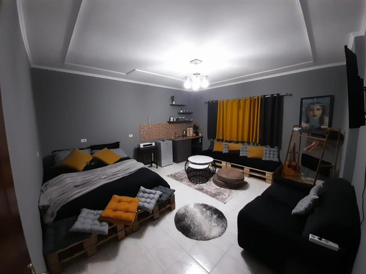 Koa Studio 1 Korce Luaran gambar
