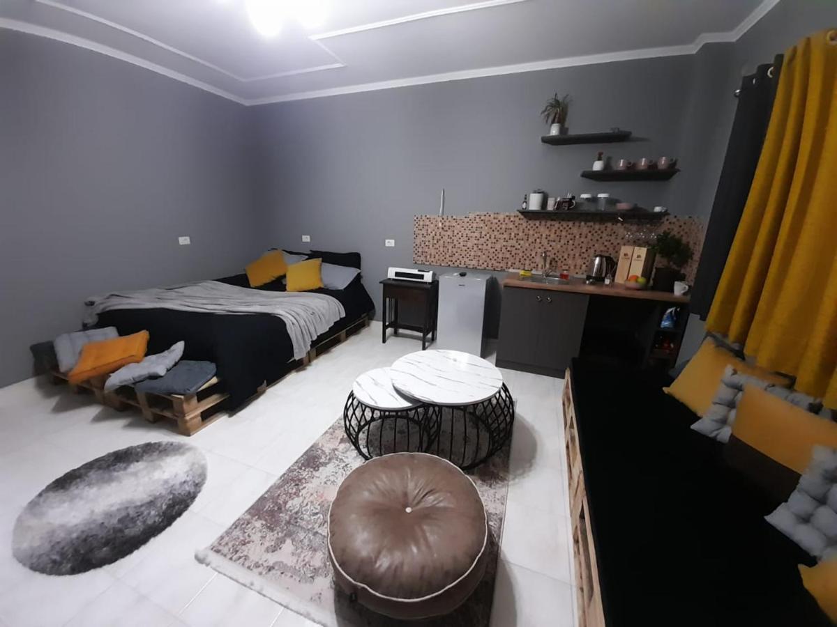 Koa Studio 1 Korce Luaran gambar
