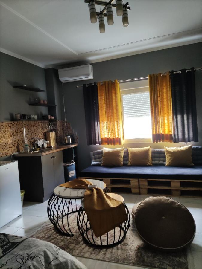 Koa Studio 1 Korce Luaran gambar