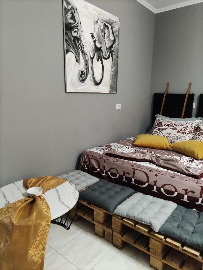 Koa Studio 1 Korce Luaran gambar