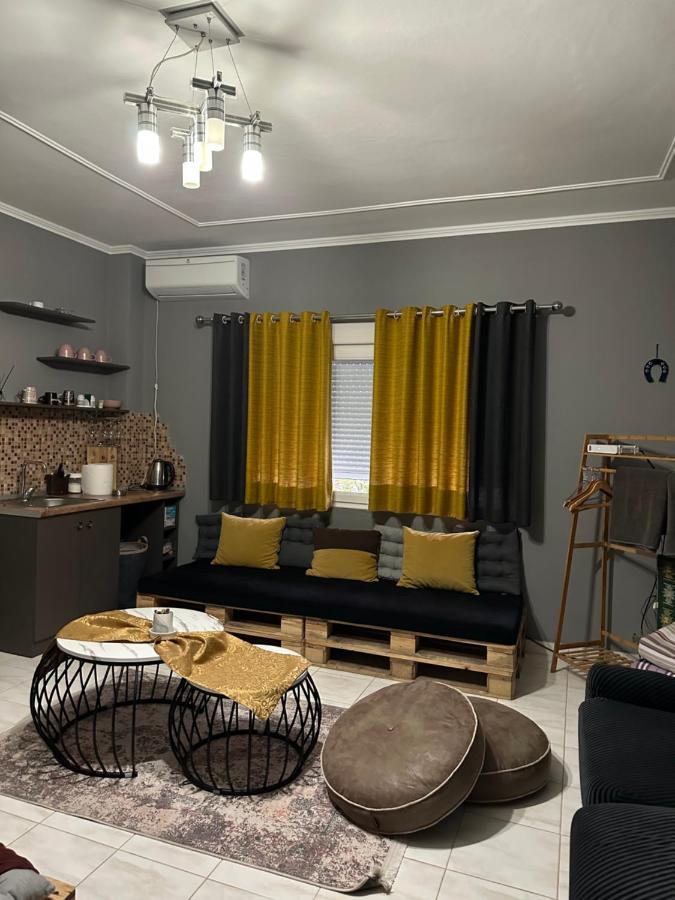 Koa Studio 1 Korce Luaran gambar