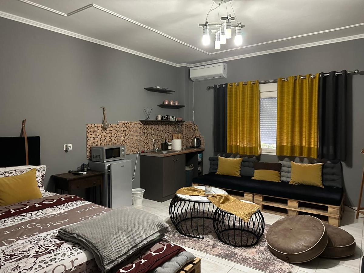 Koa Studio 1 Korce Luaran gambar